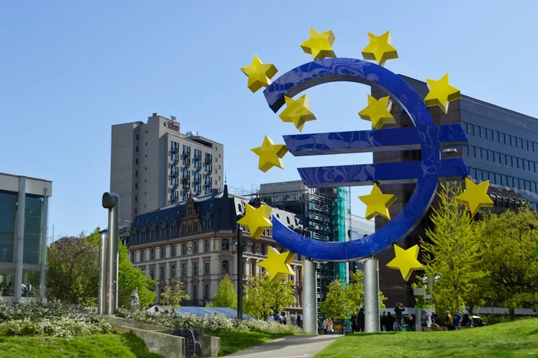 EBC utrzymał stopy. Co to oznacza dla kredytów w Polsce