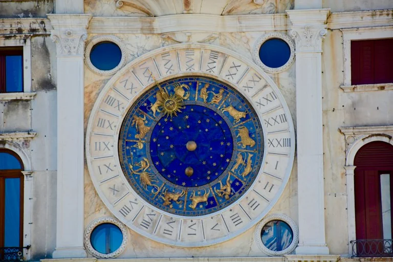 Horoskop na niedzielę 11 października: spokojny dzień dla 12 znaków