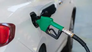 Koszt jazdy na 100 km: porównaj benzynę, diesel, LPG i prąd