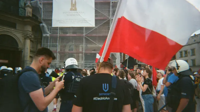 Polski Październik 1956: powrót Gomułki i granice odwilży