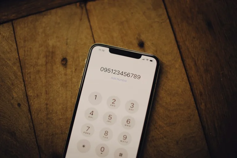 Sen o zgubieniu telefonu: osobiste skojarzenia i pytania
