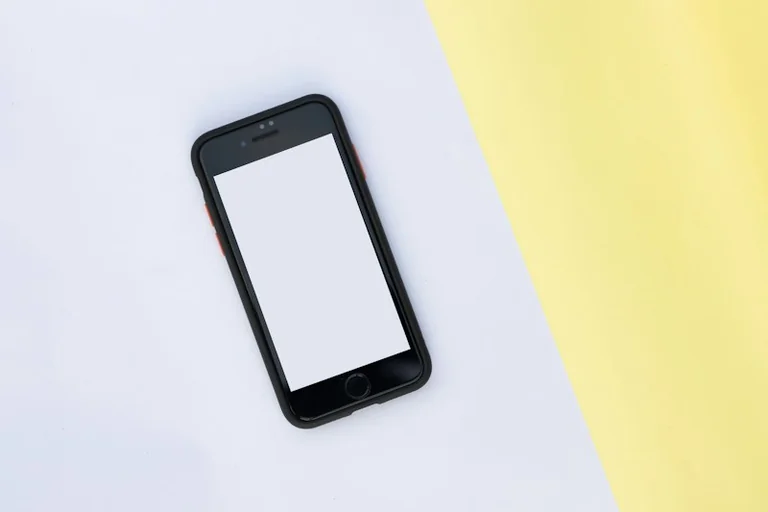 Sen o zgubieniu telefonu: osobiste skojarzenia i pytania
